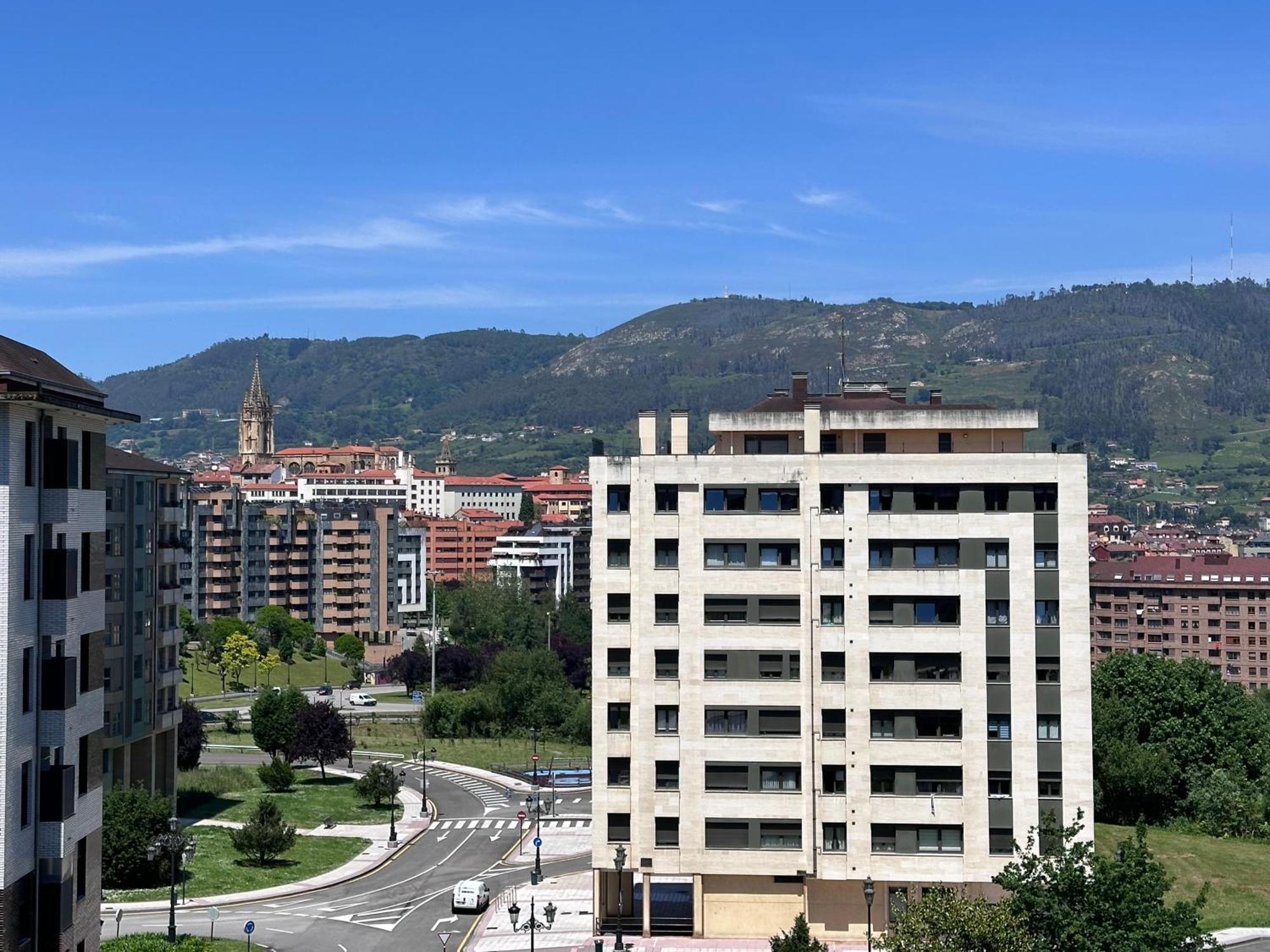 Acogedor Apartamento Con Vistas A La Catedral Y Parking Oviedo Dış mekan fotoğraf